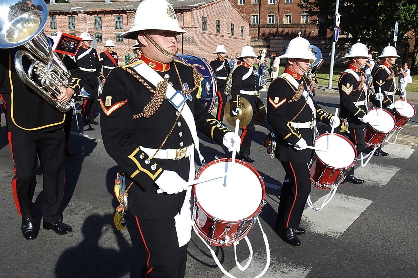 Maršas "Valio, Klaipėda" sudomino Didžiosios Britanijos karališkojo jūrų laivyno orkestrą.<br> G.Pilaičio nuotr.