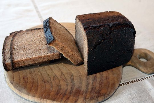 Duoną tyrinėjantys specialistai pasaulyje priskaičiuoja šimtus duonos rūšių, o pirmoji duona Lietuvoje iškepta prieš 3500 metų, bronzos amžiuje.