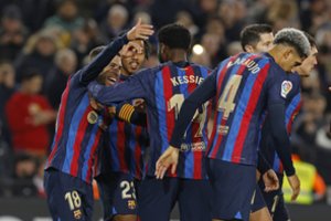 „Barcelona“ pasinaudojo amžinų varžovų nelaime ir atitrūko jau 8 taškais