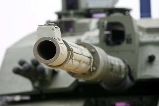 Ukrainos kariai jau mokosi valdyti „Challenger 2“ tankus.