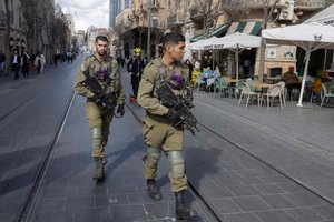 Izraelio kariai per reidą Vakarų Krante nušovė kelis palestiniečius