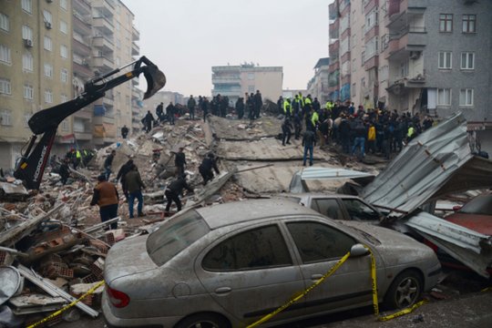  Turkiją ir Siriją supurtė žemės drebėjimas, pareikalavęs daugybės aukų.