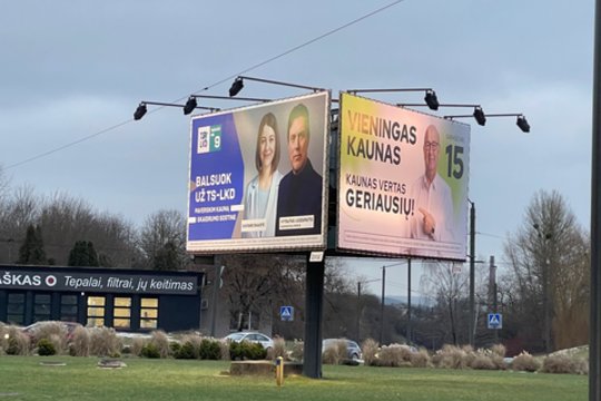  Dviejų Kaune aršiai konkuruojančių judėjimų plakatai atsidūrė vienoje vietoje.