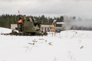 Lietuvos kariuomenė apmokė Ukrainos karius kovoti naudojant švedišką priešlėktuvinį pabūklą L70