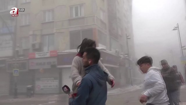 Užfiksavo herojišką poelgį: žemės drebėjimo Turkijoje metu dirbęs žurnalistas puolė gelbėti mažametę