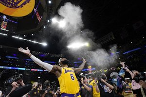 LeBronas Jamesas pasiekė istorinę ribą: tapo daugiausiai taškų NBA lygoje pelniusiu krepšininku