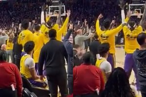 Užfiksavo A. Daviso reakciją į LeBrono rekordą: aukštaūgiui į legendos pasiekimą buvo nusispjaut