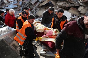 Žemės drebėjimas Turkijoje ir Sirijoje: žuvusiųjų skaičius viršijo 11 000, šimtai tūkstančių žmonių liko be namų