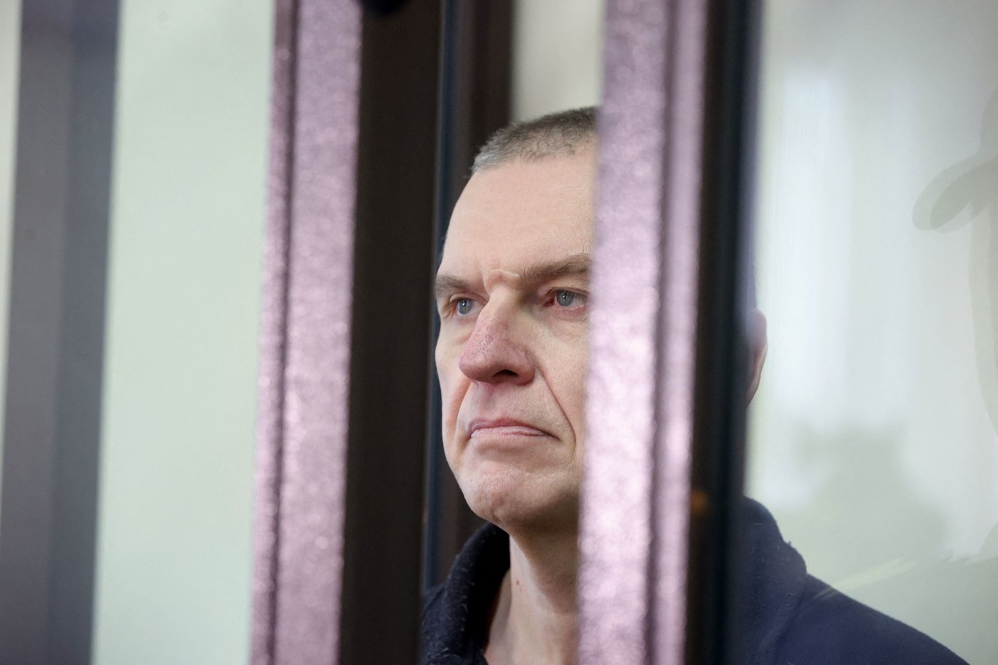 Trečiadienį Baltarusija nuteisė aštuonerius metus kalėti lenkų ir baltarusių žurnalistą Andrzejų Poczobutą.<br>AFP/Scanpix nuotr.