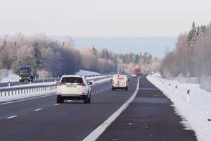 Dėl pablogėjusios būklės uždarė eismą tiltu per Dubysą – vairuotojams teks važiuoti kitaip