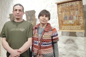 Kūrėjai iš Kijevo ikonas tapo ant šovinių dėžių