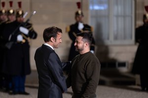 E. Macronas ir V. Zelenskis kartu vyks į ES viršūnių susitikimą Briuselyje