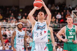 Startavo unikalių „Wolves“ aprangų aukcionas