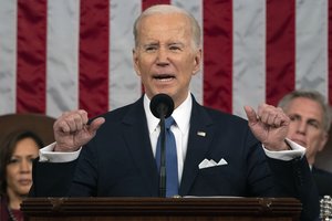 J. Bidenas vis dar nenusprendė, ar per karo Ukrainoje metines vyks į Lenkiją