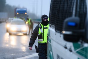 Rytiniai reidai suerzino kauniečius: pareigūnai atskleidė, ką jiems pavyko nustatyti