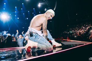 Vidas Bareikis pristato vaizdo klipą: garsias šalies poras pavertė Mona Lizomis ir jų tapytojais