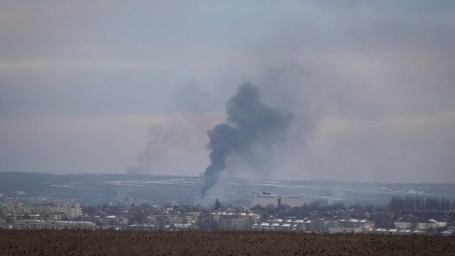 Dešimtys smūgių, sutrikdytas elektros tiekimas – rusų pajėgos vėl surengė raketų ir dronų atakas Ukrainoje