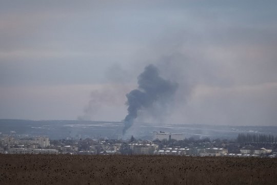 Dešimtys smūgių, sutrikdytas elektros tiekimas – rusų pajėgos vėl surengė raketų ir dronų atakas Ukrainoje