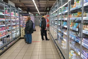 Vokiečiai irgi graibsto akcijas – sviestą perka pigiausią, o už žąsį neskuba kloti 70 eurų  