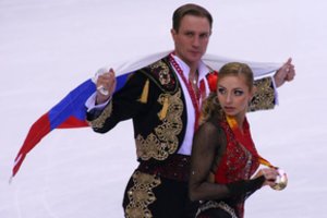 Su nupjautomis pėdomis likusios Rusijos dailiojo čiuožimo žvaigždės tragedija tęsiasi: planuojama amputuoti rankų pirštus