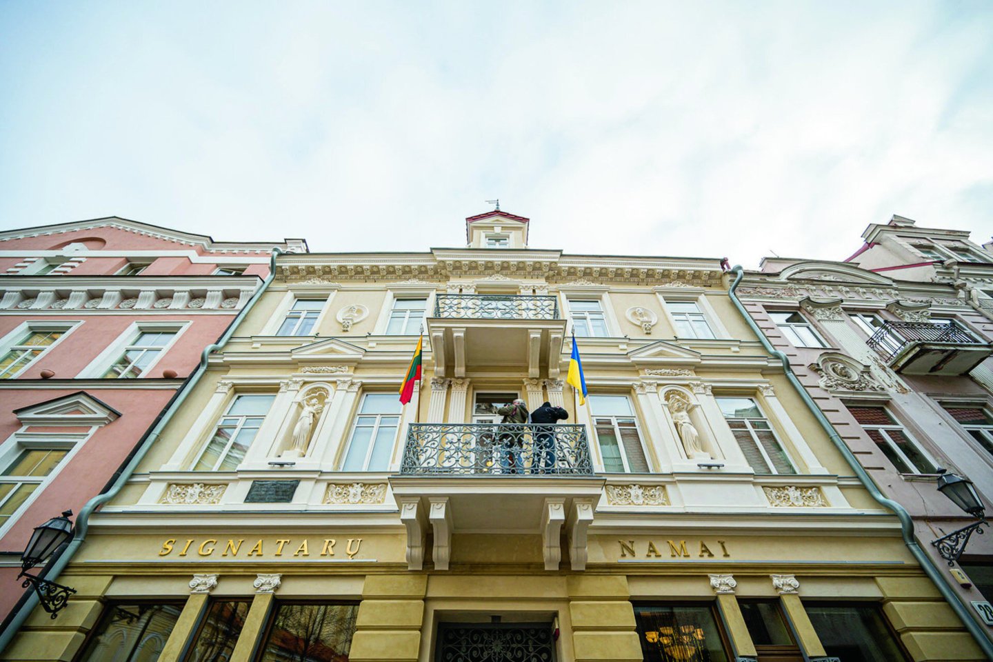 Ekspoziciją viduje apžiūrėję lankytojai galės užsukti ir į balkoną.