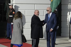 J. Bidenas Baltuosiuose rūmuose priėmė Brazilijos prezidentą Lulą