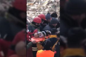 Turkijoje išgelbėtas dviejų mėnesių kūdikis, prabuvęs 128 valandas po griuvėsiais