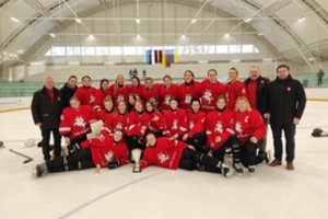 Baltijos moterų taurė lietuvių rankose – ledo ritulininkės įtikinamai įveikė Estiją