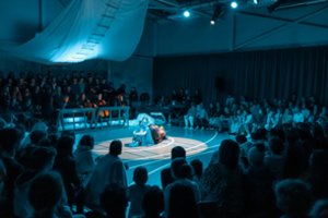 Vilniaus mokykloje įrengta garso ir apšvietimo sistema, nenusileidžianti teatrams ir koncertų salėms