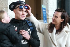 Vilniuje tarsi čempionas sutiktas S. Maslobojevas paaiškino savo emocijas: „Pasijutau, tarsi vaiką atimti bandytų“