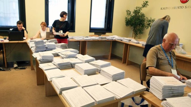 Artėjančiuose rinkimuose posto siekia bene penktadalis Seimo narių: politologai dalijasi įžvalgomis