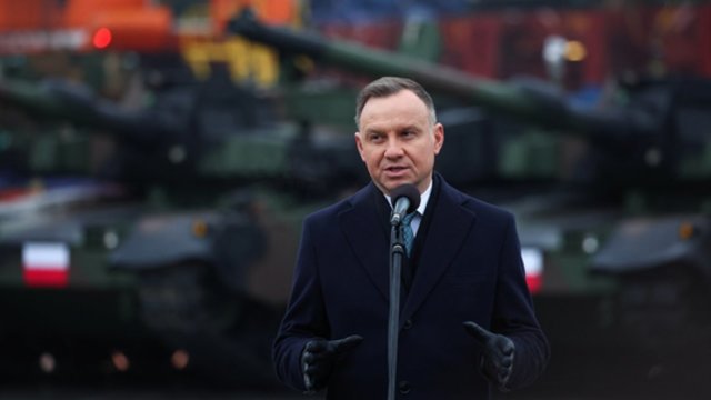 A. Duda: Lenkija viena nespręs dėl naikintuvų tiekimo Ukrainai – NATO narės tokį sprendimą turėtų priimti kartu