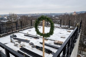 LMTA studijų miestelio statybose iškeltas vainikas