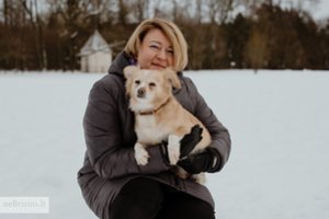 Priklydęs išbadėjęs šunelis tapo tikru šeimos nariu: pasižymi čempiono vardo verta savybe