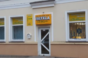 Dėl sugadintos striukės atkakli klientė nuėjo net iki teismo – drabužių valyklai nepadėjo nė advokatas