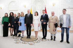 Prezidentūroje išdalyti aukščiausi šalies kultūros ir meno apdovanojimai