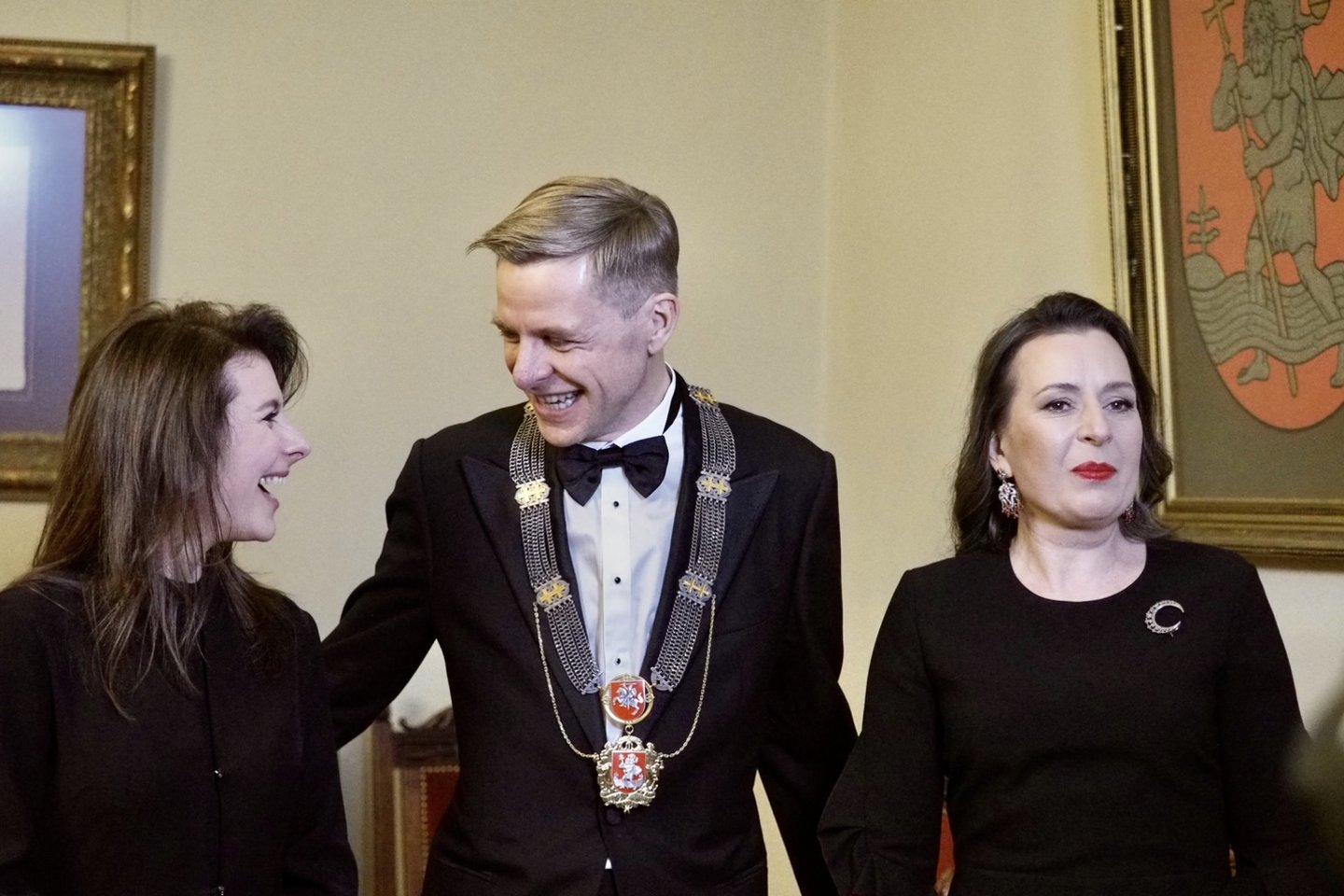 Rašytojai K. Sabaliauskaitei Vilniaus rotušėje įteiktos miesto garbės pilietės regalijos.<br> V. Ščiavinsko nuotr.