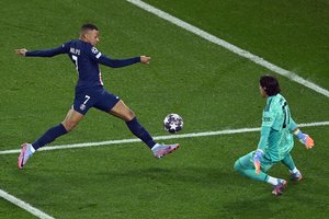 Iš nuošalių įvarčius mušęs K. Mbappe neišgelbėjo PSG nuo pralaimėjimo