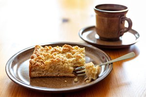 Trupininis obuolių pyragas, kuris itin populiarus Vokietijoje – išsikepkite ir jūs