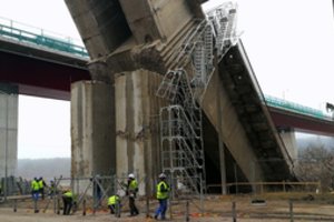 Tilto griūtis Kaune nesukėlė tragiškų padarinių, tačiau prislėgė atsakingus asmenis – ką daryti toliau 