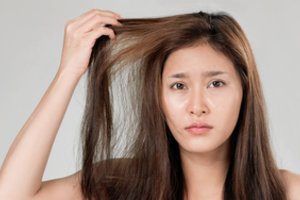 Kaip padėti sau, kai išsausėja plaukai?