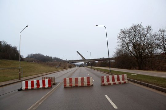  Kaune sugriuvo tiltas.<br> M.Patašiaus nuotr.