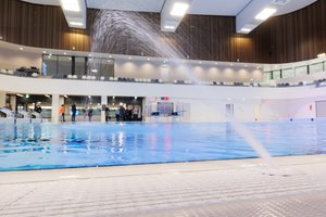 Vilnius švenčia – po ilgos nesėkmių distancijos naujasis Lazdynų baseinas pagaliau atvėrė duris