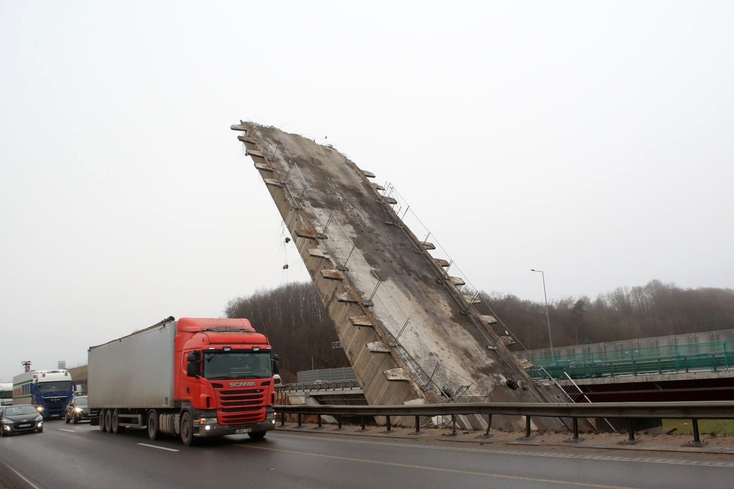 Vasario 14-osios naktį pranešta apie Kleboniškio (A.Meškinio) tilto konstrukcijos griūtį.<br>M. Patašiaus nuotr.