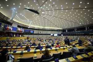 Briuselis pradėjo teisinį procesą prieš Lenkiją dėl ES teisės viršenybės