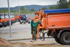 Vilniuje pradėjo pavasarinį gatvių šlavimą