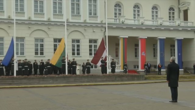 Vilniuje iškeltos Baltijos šalių vėliavos: iškilmingame renginyje G. Nausėda išreiškė palaikymą Ukrainai