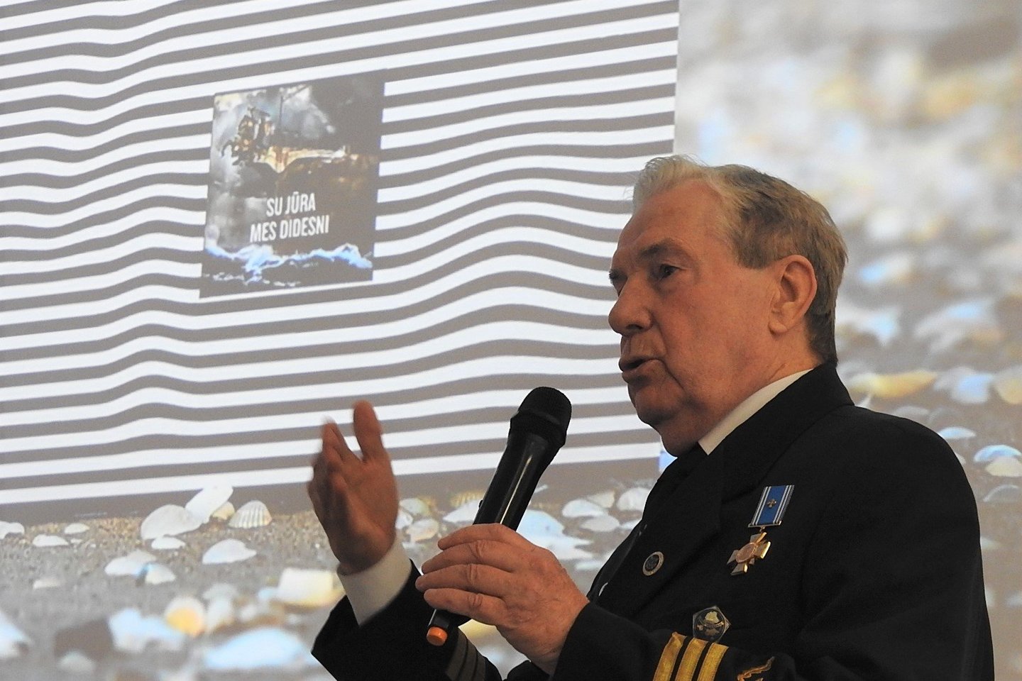 Buvęs ilgametis Lietuvos jūrininkų sąjungos vadovas P.Bekėža žvelgia į ateitį.<br> G.Pilaičio nuotr.