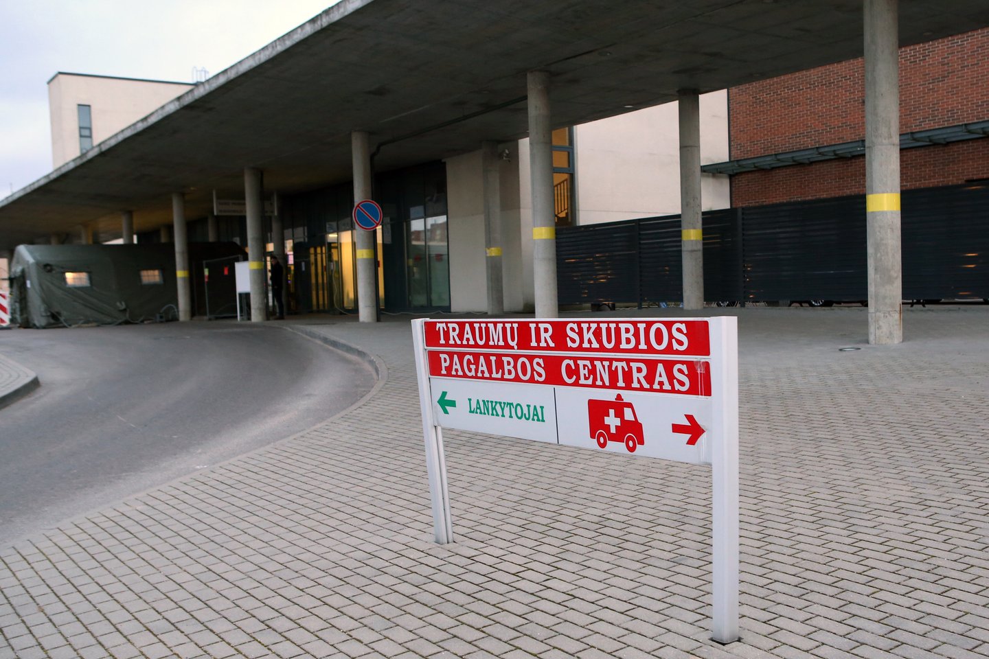  Į Kauno klinikas penktadienį paryčiais atvežtas lietuvis, sužeistas Ukrainoje per sprogimą. <br> M. Patašiaus asociatyvioji nuotr. 