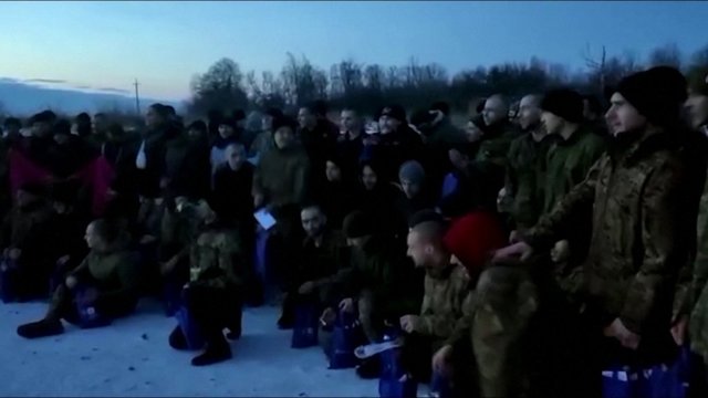 Sėkmingas apsikeitimas karo belaisviais: į Ukrainą grįžo 100 karių ir civilis